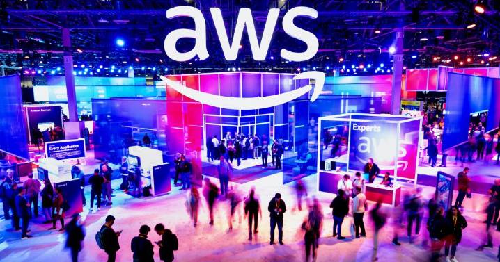 AWS reporta caída global