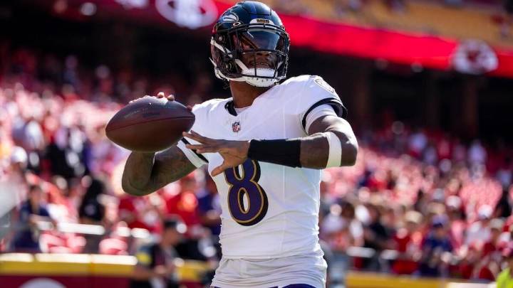 Lamar Jackson injury: Ravens' QB misses practice, status still in doubt for Week 6 against Rams