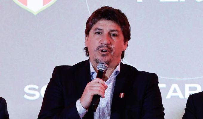 Ferrari afirma que a más tardar en diciembre anunciarán al nuevo DT de Perú: "Me he puesto un plazo"