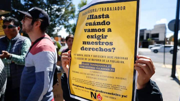Colectivos protestan en Toluca tras ajuste al pasaje del transporte público