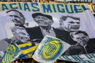 "La gloria no tiene precio". Rosario Central le dio el gran homenaje a Miguel Russo: gol de Véliz para el 1