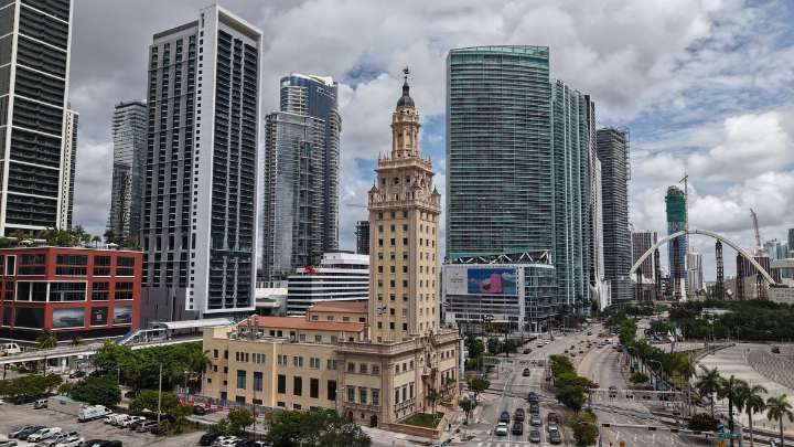 Reacción al acuerdo sobre la biblioteca de Trump en Miami resalta partidismo