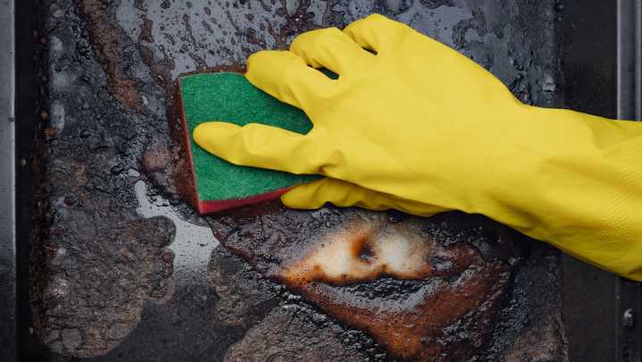 Bring Your Dirty Baking Sheets Back To Life With Two Cheap Kitchen Essentials
