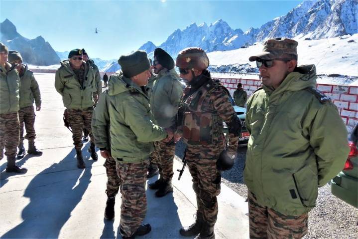 Army Chief visits forward posts in U’khand, reviews troop readiness