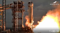 Blue Origin launches 6 'Space Nomads,' including mystery passenger, on suborbital space tourist flight (video)