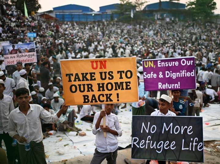 Rohingya Muslims plead for help to stop killings in Myanmar