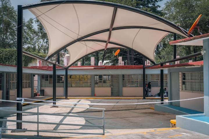 Entrega alcaldesa de Tlalpan arcotecho esperado por más de 10 años en la Telesecundaria 101