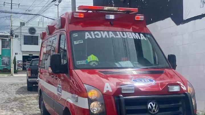 Alarma por joven que cayó en parada de camión