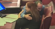 Eliezer Molina abraza y pide perdón a Karen Román tras filtrarse audio