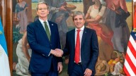 Caputo llegó a Washington para reunirse con Bessent y definir la ayuda de Estados Unidos