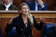 Yolanda Díaz se lanza contra la banca: "Sabemos que invierten en el negocio de la guerra y actividades que vulneran los derechos humanos"