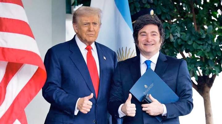 La extraña defensa de Donald Trump a la gestión de Javier Milei: “Se están muriendo”