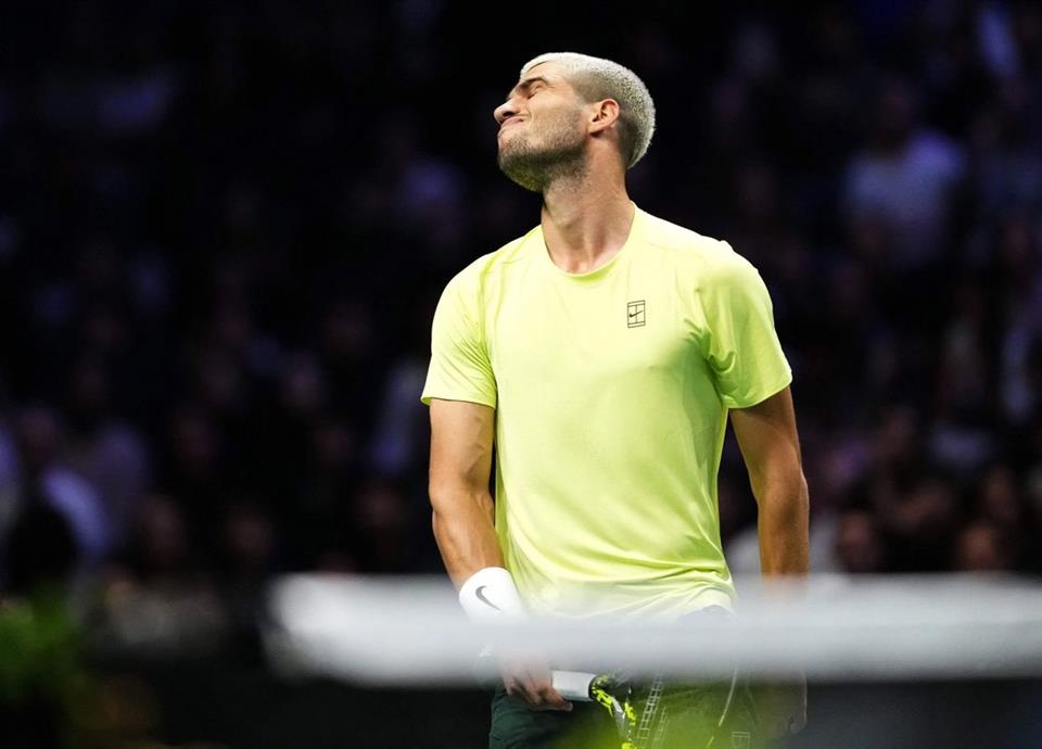 Pierde Alcaraz, peligra su liderato