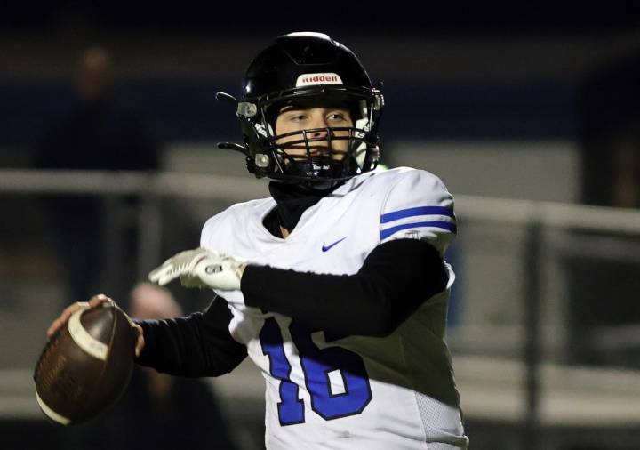 Football: Gustav Crane leads Highland Park into playoffs