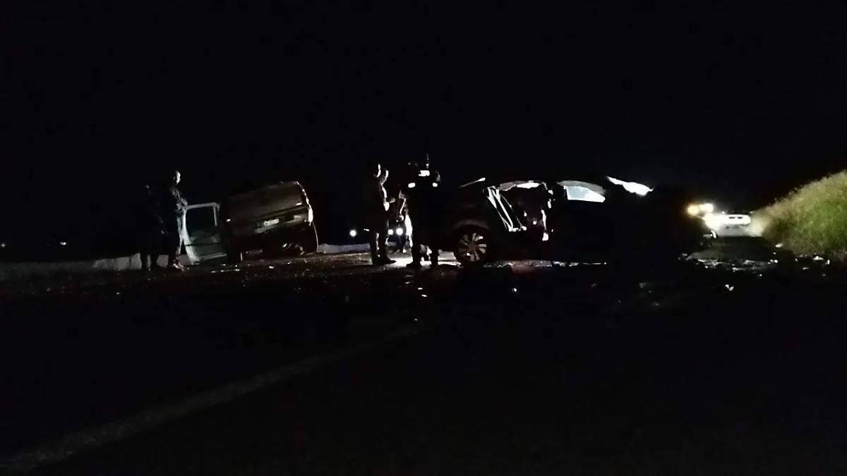 Encontronazo en la carretera Celaya-Juventino deja tres heridos y cierre vial