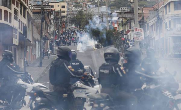 Crece el conflicto social en Ecuador a un mes de un referéndum clave para Noboa
