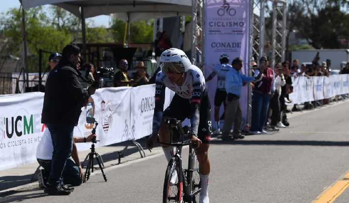¡En su casa y con su gente!: Isaac del Toro se lleva la prueba contrarreloj en Campeonato Nacional