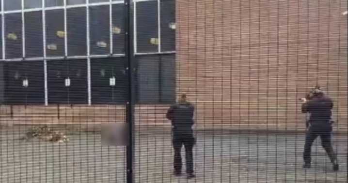 VIDEO | El dramático momento en que la policía inglesa abate al atacante de la sinagoga en Manchester