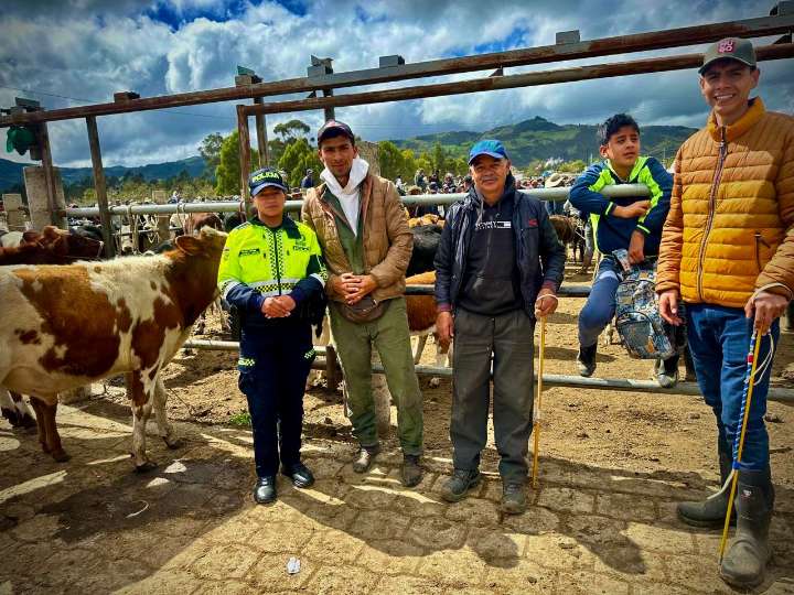 Ganaderos y campesinos participan en jornada de prevención liderada por la Policía