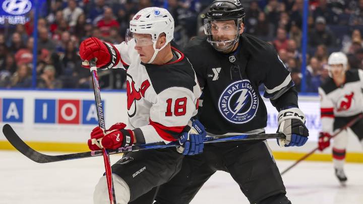 Early 3-goal deficit leaves Lightning chasing Devils entire game