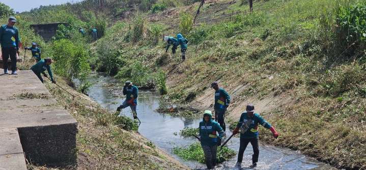 Alcaldía de Maturín ejecuta trabajos de saneamiento del caño Las Carolinas