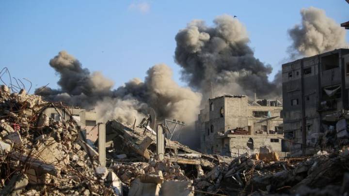 Israel y Hamas reafirman alto el fuego tras muerte de soldados israelíes y ataques aéreos en Gaza