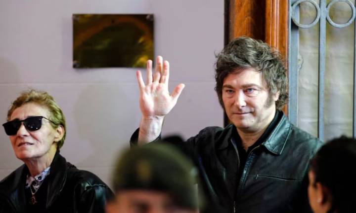 Expectativa en el búnker de La Libertad Avanza: a qué hora llegará Javier Milei y el panorama en las provincias
