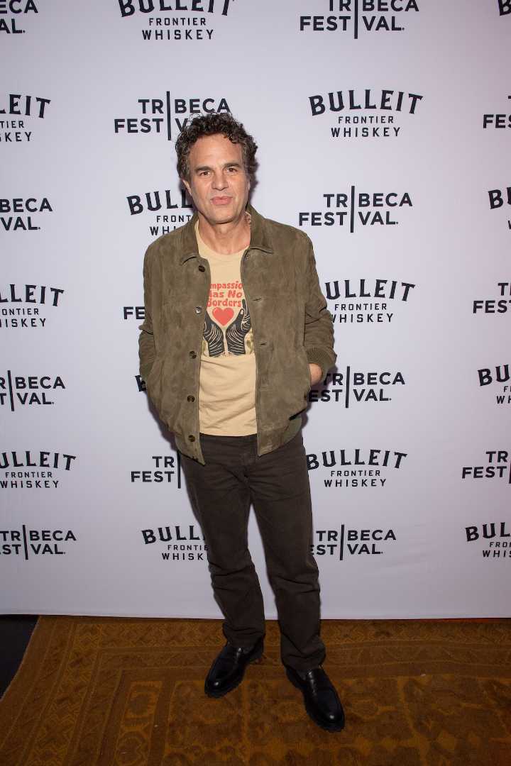 Mark Ruffalo Recalls Having ‘a Dream’ About Punching Ryan Reynolds