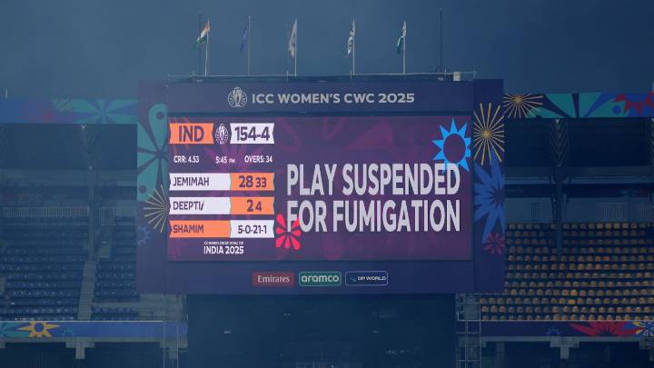Bugs halt play between India and Pakistan in Colombo