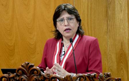 Delia Espinoza seguirá suspendida pese a fallo judicial