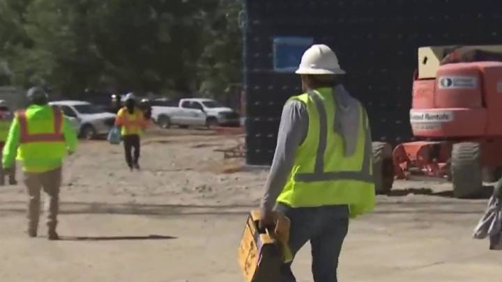 Impacto de temor a deportaciones en construcción – Telemundo Washington DC (44)