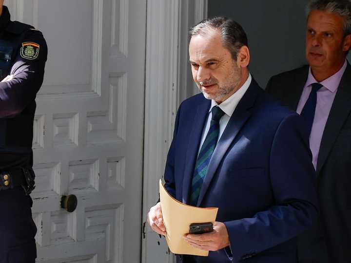 Corrupción en el PSOE: un ex ministro de Pedro Sánchez se negó a declarar ante el Tribunal Supremo, pero quedó en libertad con cautelares