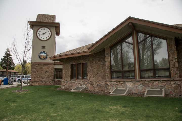 National parks to remain open during gov. shutdown with limited staff