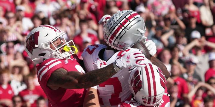 Sayin throws 4 TD passes as No. 1 Ohio State throttles Wisconsin 34