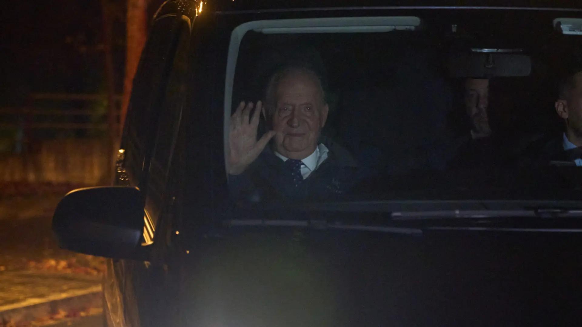 Juan Carlos I vuelve a España en plena polémica por la publicación de sus memorias