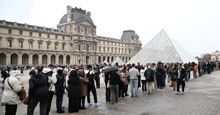 Louvre remains closed one day after jewel heist
