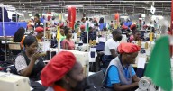 Miles de empleos en riesgo en África por fin de acuerdo comercial con EEUU