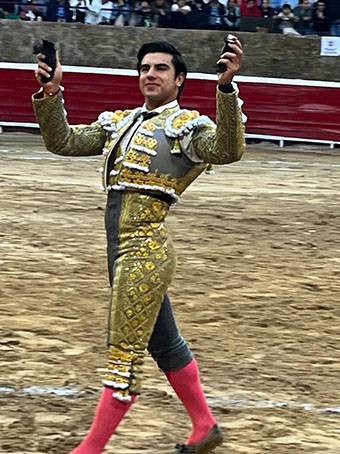 Jesús Enrique Colombo a hombros en Cajabamba 