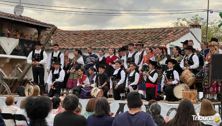 Guadramiro vibra al son del tambor: tamborileros y bailadores llenan de folclore el certamen 'Andrés Calles'