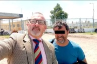 Insólito: prófugo condenado por abuso sexual, se sacó una selfie con su abogado antes de entregarse en el penal