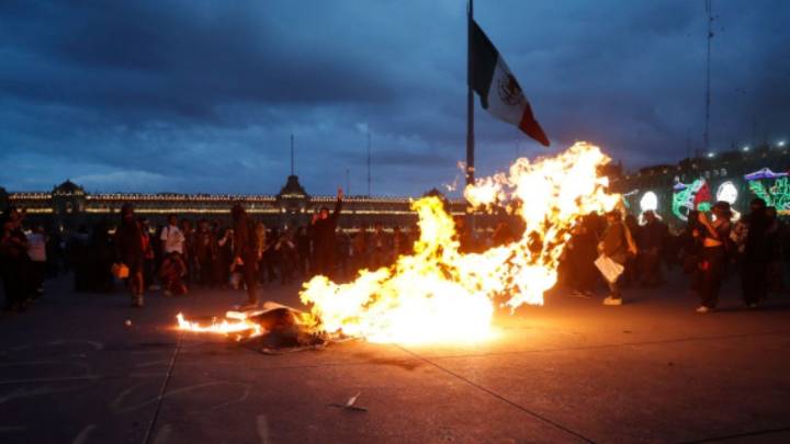 Con destrozos y heridos termina marcha por el 2 de octubre en CDMX