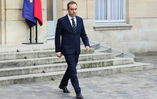 El primer ministro de Francia renuncia tras menos de un mes en el cargo