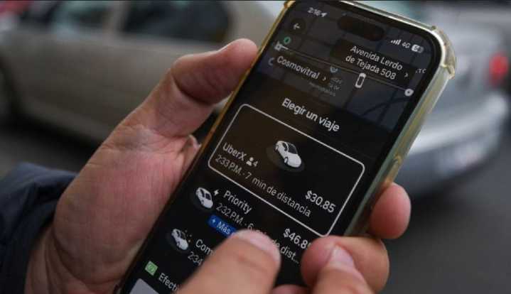 SICT aclara: Uber no tiene permiso para operar en aeropuertos pese a fallo judicial