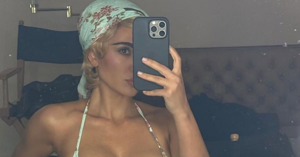 Kim Kardashian's Workout Fit Highlights Cinched Waist in Selfie