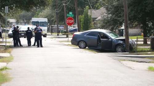 Man found shot to death inside crashed vehicle in Houston's southeast side, HPD says