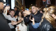 Rosalía la lía en Callao: proyecta la portada de su nuevo disco, ‘Lux’, y desaparece entre sus fans