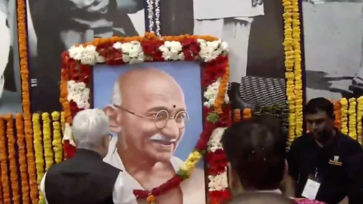 Telangana Guv, CM pay tribute to Mahatma Gandhi on birth anniversary