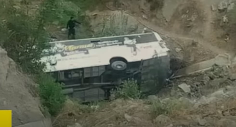 EN CANTA · Bus de la orquesta de Oscar Manuel se despista y cae a abismo