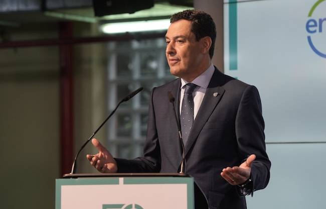 Moreno anuncia una reforma de la "opaca" sanidad pública porque "no funciona de forma eficiente"