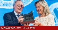 Ana Guarinos entrega a Mariano Barbacid el Premio Valores Humanos y Culturales en la inauguración del curso de Siglo Futuro